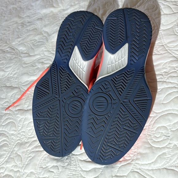 ASICs sport shoes. - Picture 6 of 9